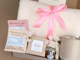 Luxury Birthday Gift Basket for Mom – Cozy Blanket & Spa Set for Her