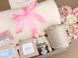 Luxury Birthday Gift Basket for Mom – Cozy Blanket & Spa Set for Her
