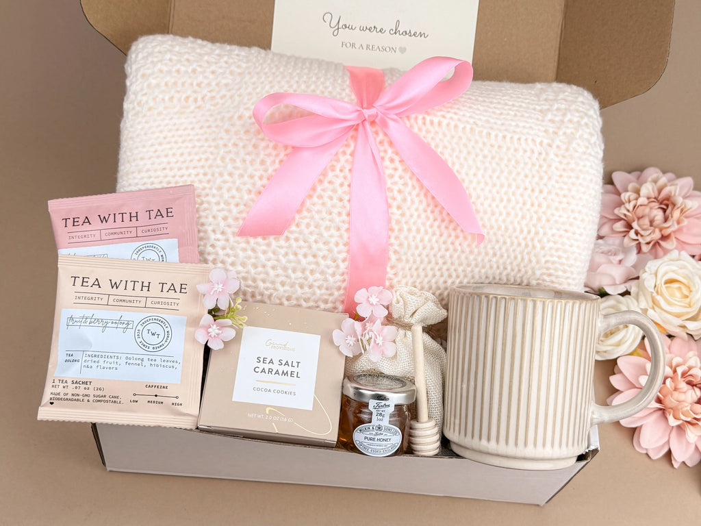 Luxury Birthday Gift Basket for Mom – Cozy Blanket & Spa Set for Her