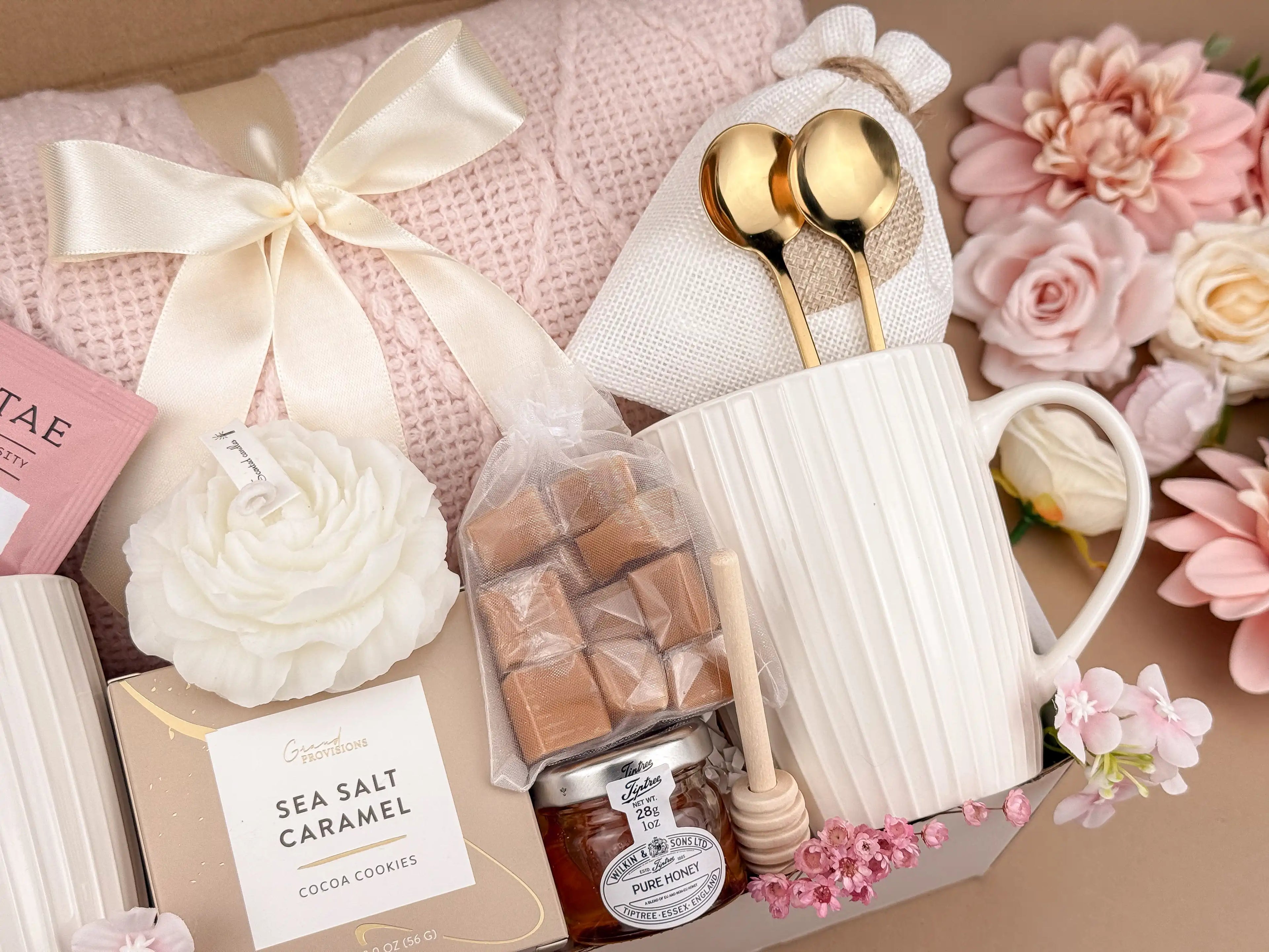 Gift Baskets for Couples – Romantic Blanket & Mug Set