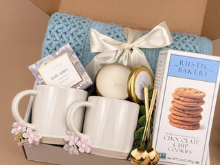 Gift Baskets for Couples – Plush Blanket, Tea & Candle Set