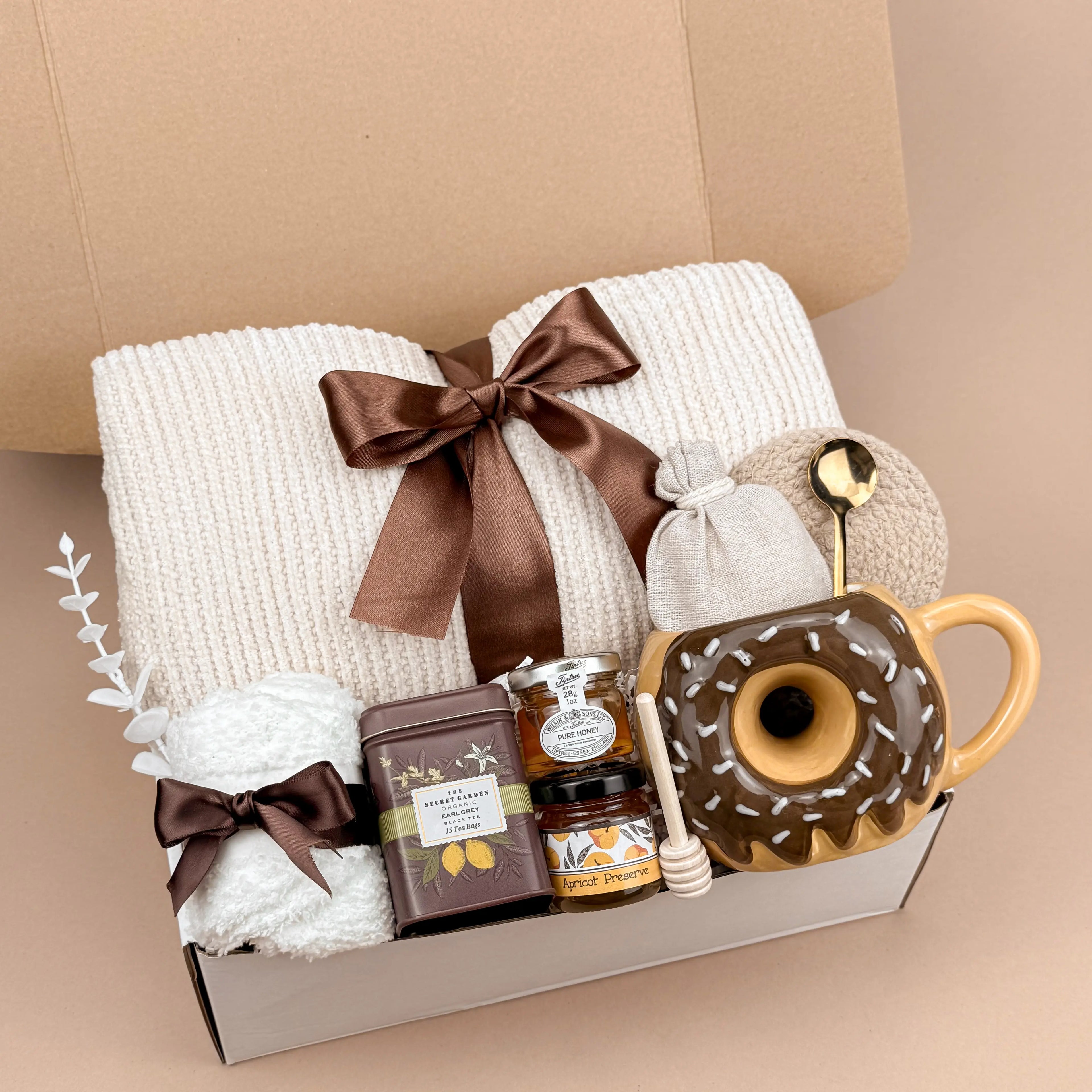 Warm Hug Donut Gift Box – Cozy Gift Box With Blanket, Mug & Tea Set
