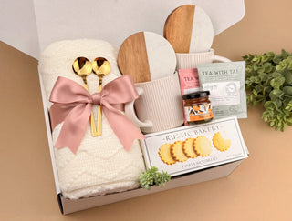 Luxury Couples Gift Set – Cozy Blanket for Two | Elegant Tea & Shortbread Box