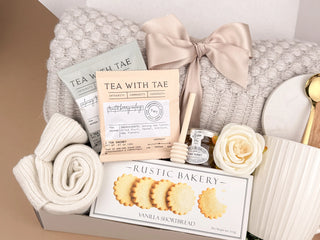 Curated Gift Boxes – Luxury Tea, Blanket & Shortbread Set