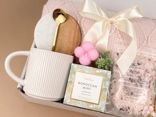 Moms Spa Gift Box – Cozy Throw Blanket, Moroccan Mint Tea & Rose Bath Soak Luxury Set