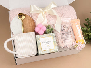 Moms Spa Gift Box – Cozy Throw Blanket, Moroccan Mint Tea & Rose Bath Soak Luxury Set