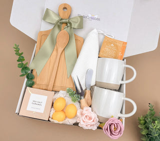 Home Blessing Gift Box – Bamboo Cutting Board, Ceramic Mugs & Cozy Kitchen Essentials
