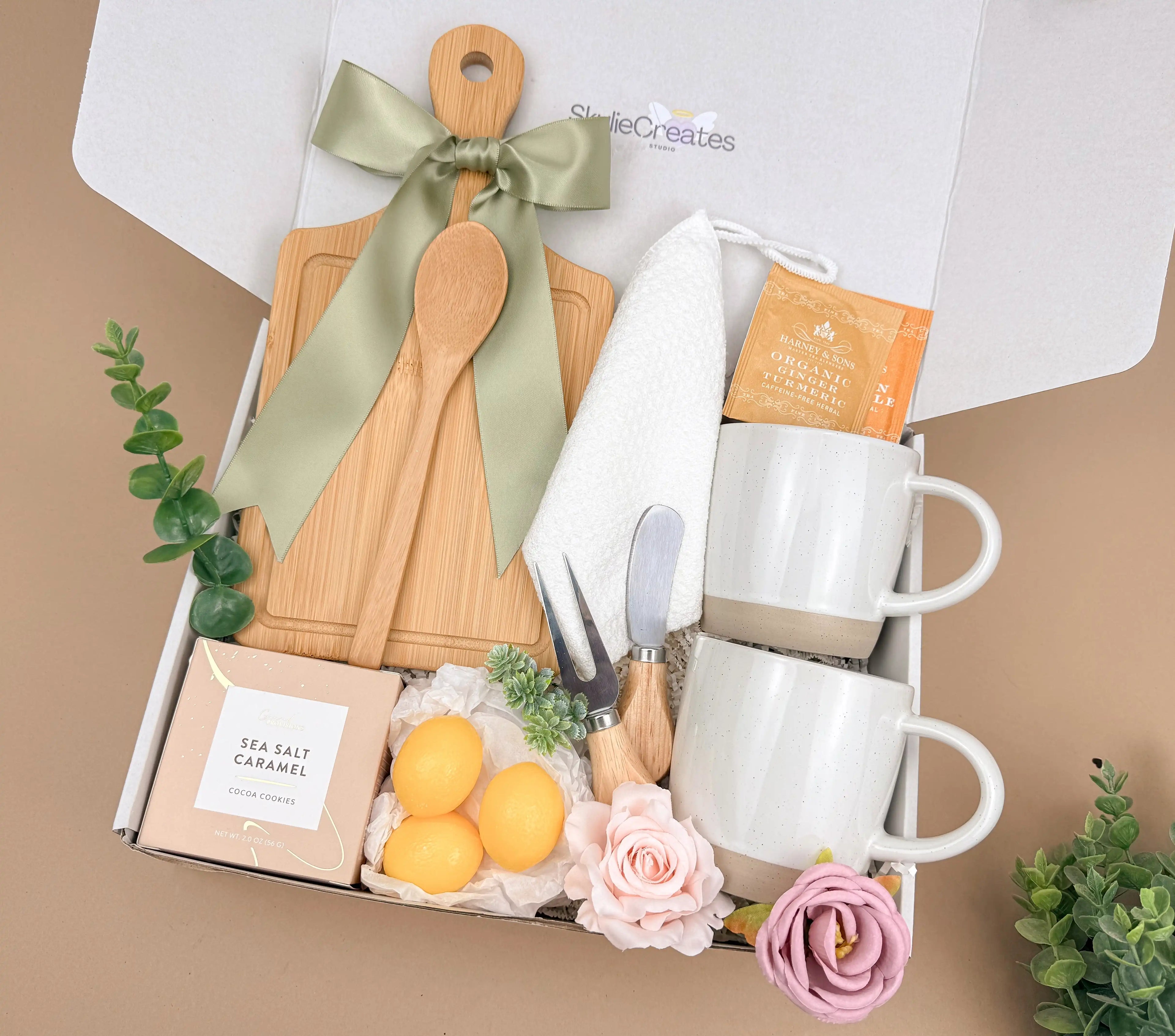 Home Blessing Gift Box – Bamboo Cutting Board, Ceramic Mugs & Cozy Kitchen Essentials