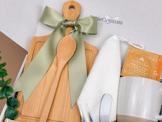Home Blessing Gift Box – Bamboo Cutting Board, Ceramic Mugs & Cozy Kitchen Essentials