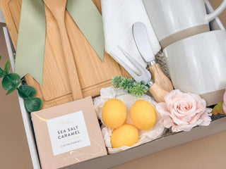 Home Blessing Gift Box – Bamboo Cutting Board, Ceramic Mugs & Cozy Kitchen Essentials