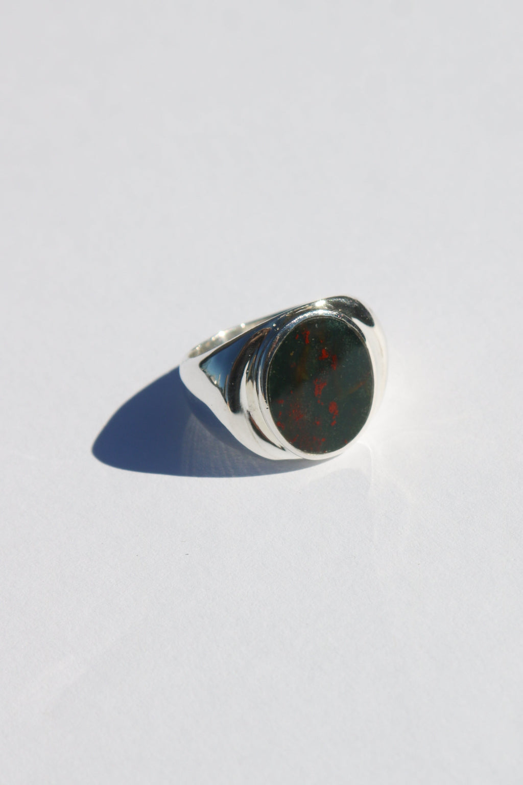 Perlmutte Heliotrope Ring