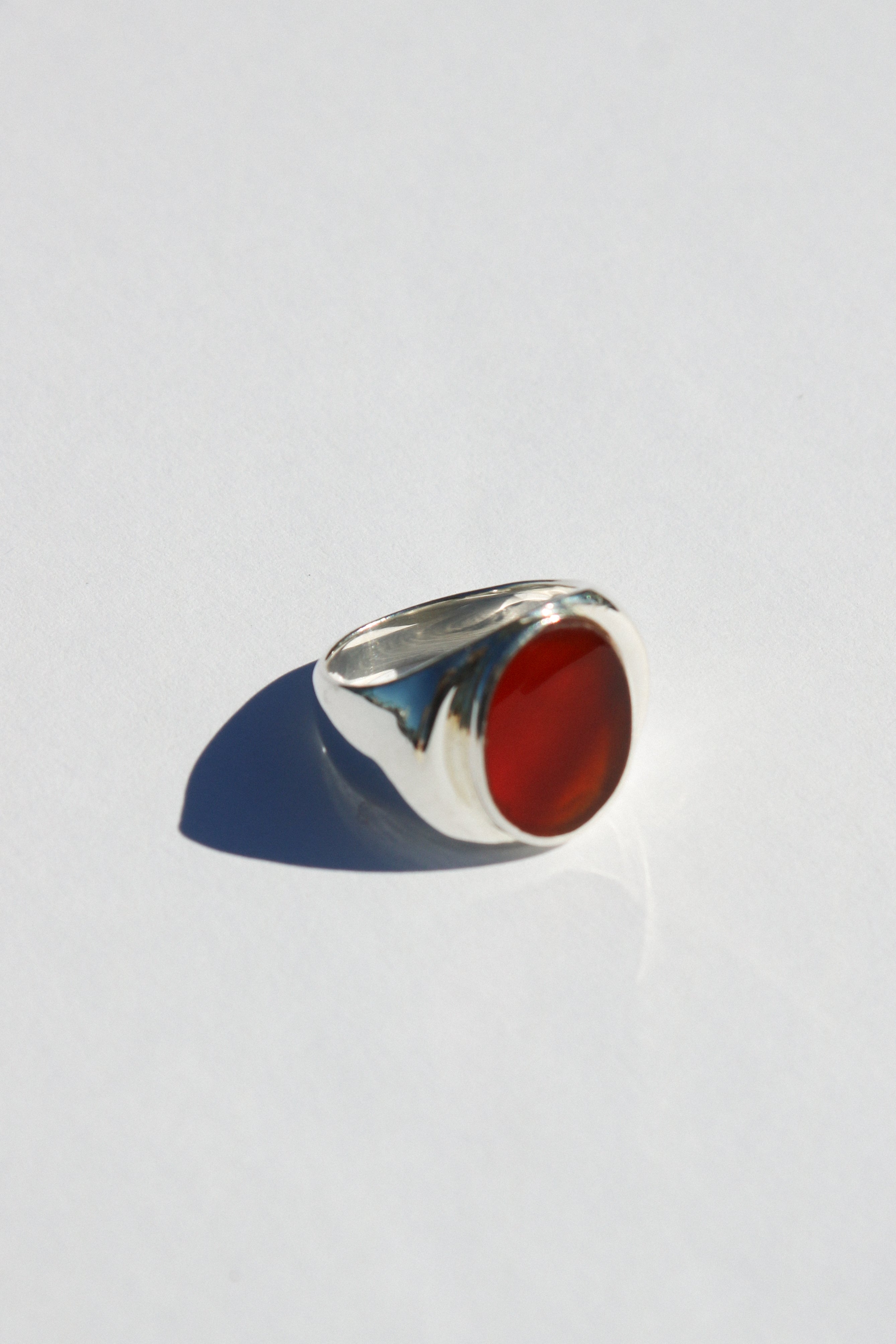 Perlmutte Carnelian Ring