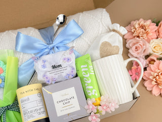 Warm Hug Gift Box for Mom – Cozy Self Care Set with Blanket, Mug, Candle, Honey & Cookies