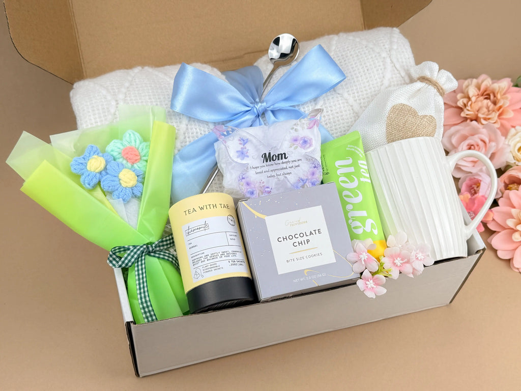 Warm Hug Gift Box for Mom – Cozy Self Care Set with Blanket, Mug, Candle, Honey & Cookies